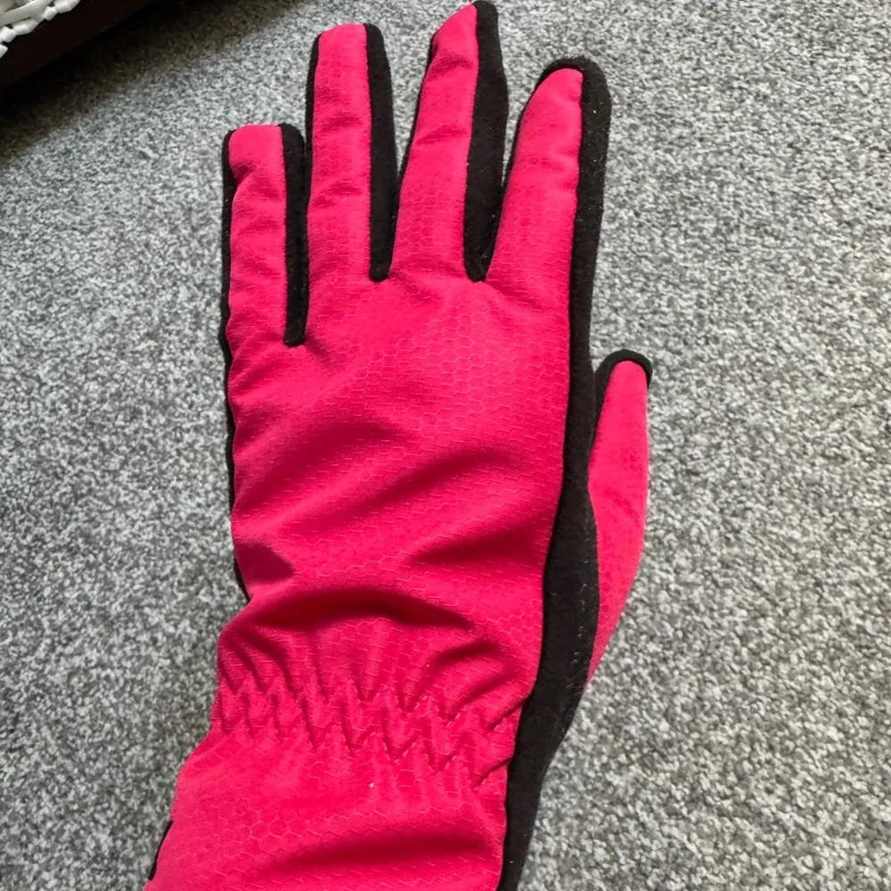 ISOTONER Womens Smart touch Bright Pink BlackTrim Gloves touchscreen compatible - Picture 6 of 6